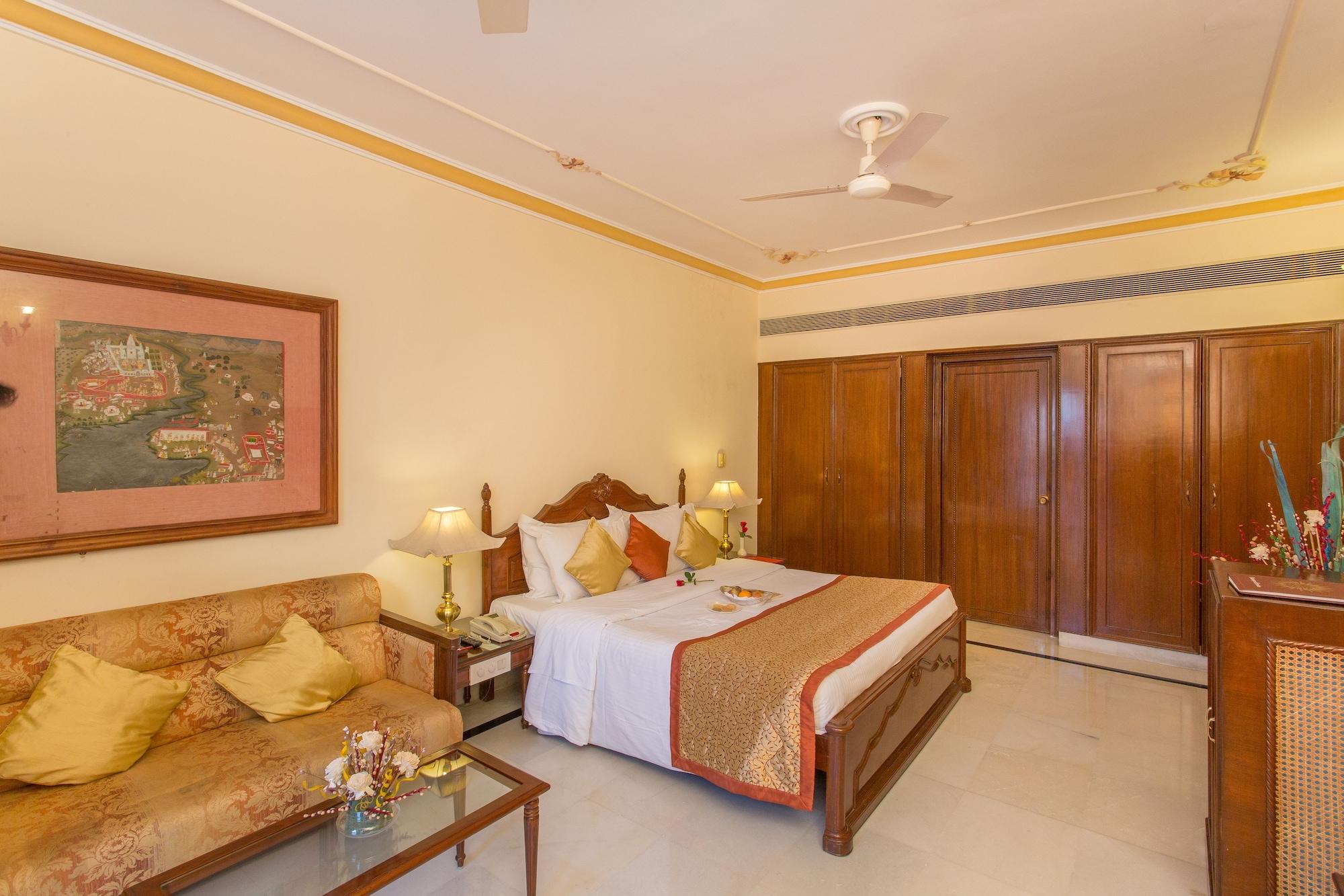 Shiv Niwas Palace By Hrh Group Of Hotels Udaipur Extérieur photo