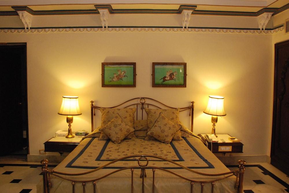 Shiv Niwas Palace By Hrh Group Of Hotels Udaipur Extérieur photo