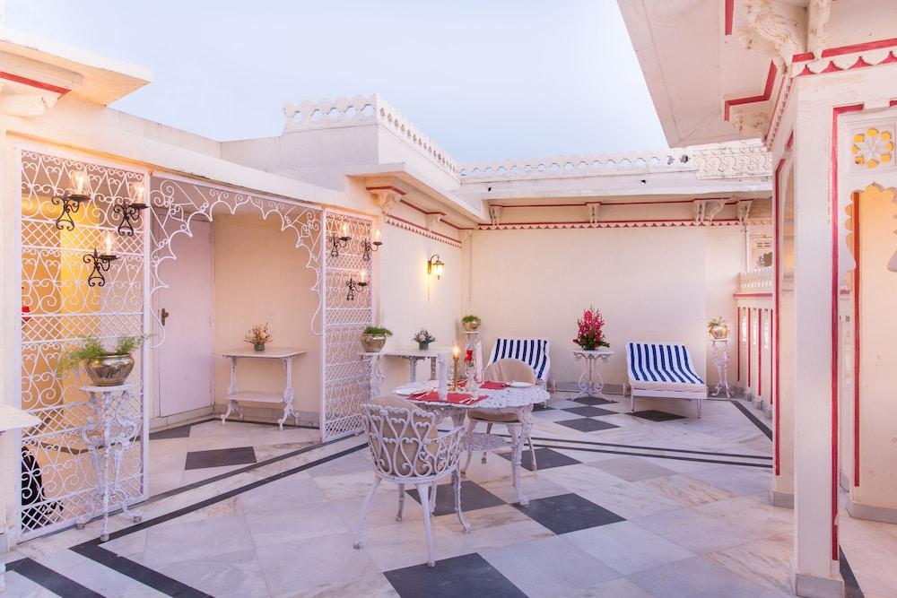 Shiv Niwas Palace By Hrh Group Of Hotels Udaipur Extérieur photo