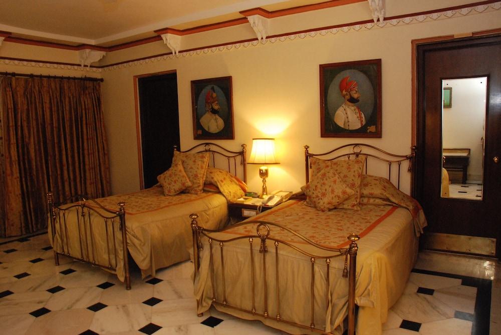 Shiv Niwas Palace By Hrh Group Of Hotels Udaipur Extérieur photo